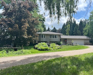 1554 Holly Dr E, Hugo, MN 55038