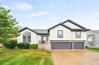 311 S Fox Ridge Dr, Raymore, MO 64083