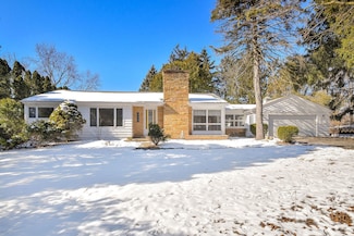 2018 N West St, Wheaton, IL 60187