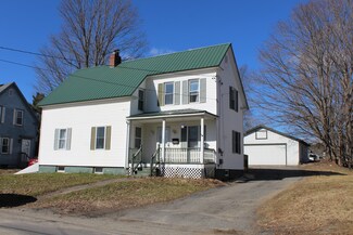 22 Pleasant St, Lincoln, ME 04457