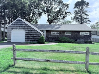 262 Handsome Ave, Sayville, NY 11782