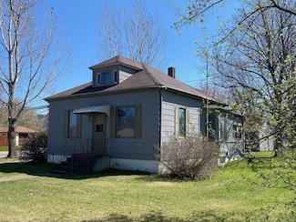 402 S Main St, Mahnomen, MN 56557