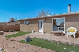 9005 Woodland Ave NE, Albuquerque, NM 87112