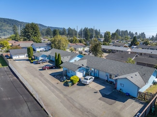 716 Pioneer Rd, Brookings, OR 97415