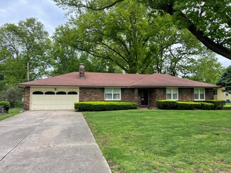 3165 E Shalimar Dr, Springfield, MO 65804