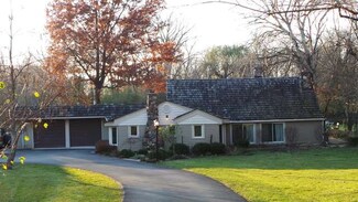 6N332 Keeney Rd, Roselle, IL 60172