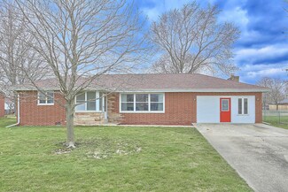 306 E Division St, Fisher, IL 61843