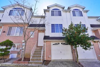 22 Iris Ct, Staten Island, NY 10309