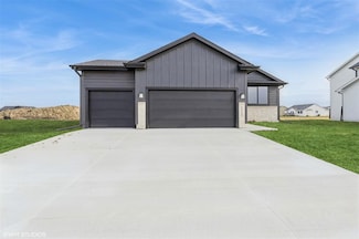 1113 Mulberry Dr NW, Bondurant, IA 50035