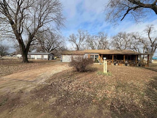 506 E 7th St, Harper, KS 67058