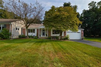 17 Hanley Farm Rd, Warren, RI 02885