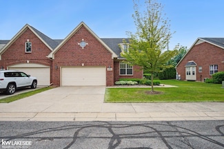 19354 Acorn Ln Unit 8, Clinton Township, MI 48038
