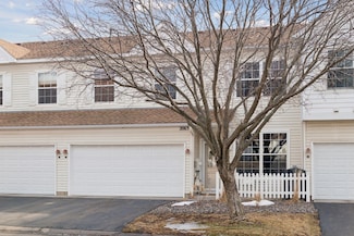 2063 Blue Sage Ln W, Chanhassen, MN 55317