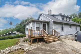 44 Riverview Ave, Fox Lake, IL 60020