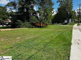 612 Buncombe St, Woodruff, SC 29388