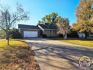 103 Coyote Ave, Ozawkie, KS 66070