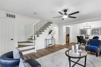 911 Cordova St, Saint Louis, MO 63138