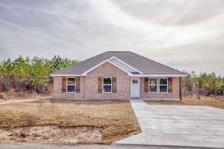 28 John Travis Rd, Poplarville, MS 39470