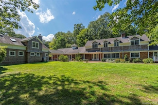 6 Camel Hollow Rd, Huntington, NY 11743