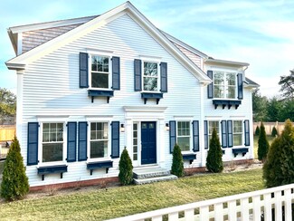 17 10th St N, Edgartown, MA 02539