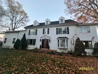 1598 Campbell Dr, Huntington, WV 25705