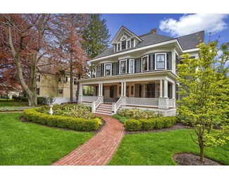 72 Bacon St, Winchester, MA 01890