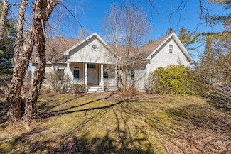 5 Clam Cove Dr, Rockport, ME 04856