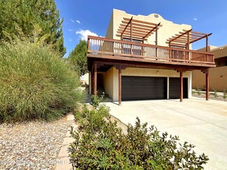 5700 Indian Wells Ct, Farmington, NM 87402