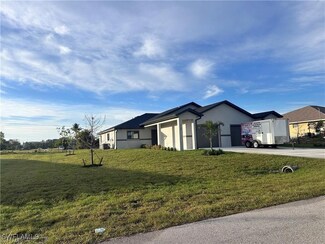712 SE 8th Terrace, Cape Coral, FL 33990