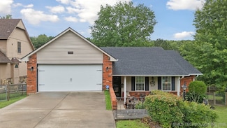 3504 S Rolling Oaks Dr, Tulsa, OK 74107