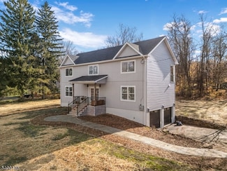 11 Furnace Rd, Chester, NJ 07930