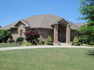 1350 Lakewood Dr, Bolivar, MO 65613
