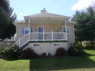 17 Orchard St, Muse, PA 15350