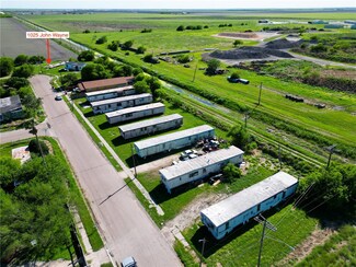 1025 John Wayne Dr, Robstown, TX 78380