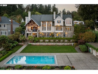 11859 S Riverwood Rd, Portland, OR 97219