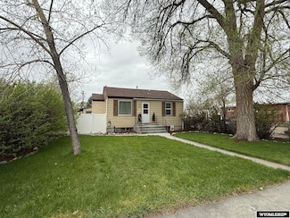 709 E Jackson Ave, Riverton, WY 82501