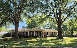 76 Moorewood Dr, Jackson, TN 38305