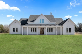 2972 N Trinity St, Decatur, TX 76234