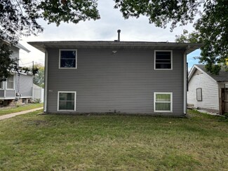 157 13th Ave SW, Cedar Rapids, IA 52404