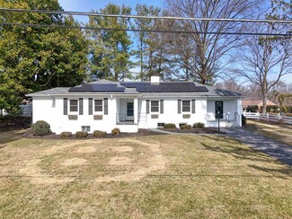 304 Valley View Dr, Staunton, VA 24401
