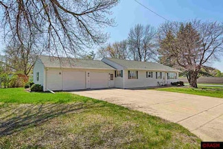 917 Court Ave, Gaylord, MN 55334