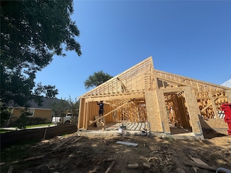708 S Carroll St, La Porte, TX 77571