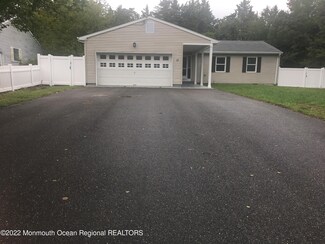 17 Plantation Dr, Little Egg Harbor Township, NJ 08087