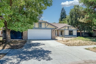 2536 Barstow Ave, Clovis, CA 93611