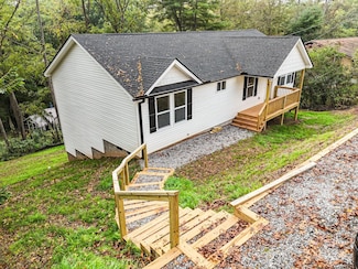 493 Thompson St, Canton, NC 28716