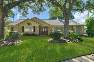 2212 S Palm Ct, Pasadena, TX 77502