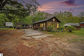 2077 W Clarence Rd, Harrison, MI 48625