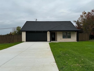 1717 Carverly Dr, Fort Worth, TX 76112