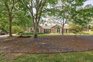 100 Huntcliff Ct, Lagrange, GA 30240