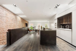 410 E 9th St Unit 2, New York, NY 10009